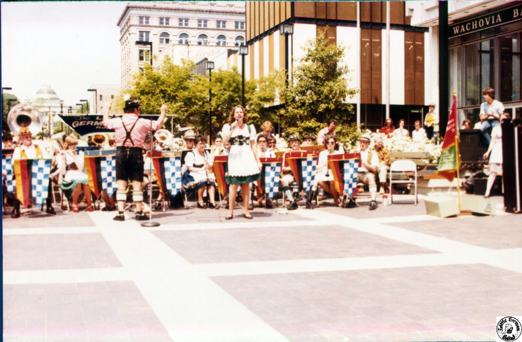 1980 04 20 31 Fayetteville St Mall.jpg